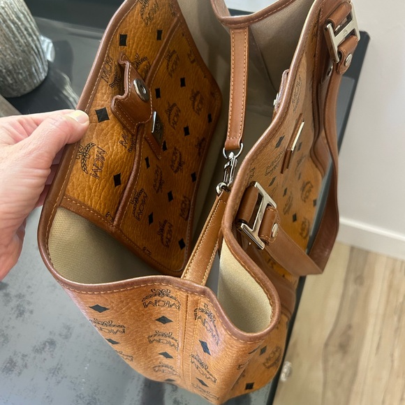 MCM Camel Leather bag. Gorgeous condition. - Picture 9 of 9